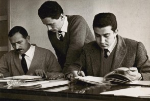 Rachelino Maffioletti in ufficio con i colleghi.