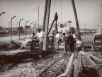 Al lavoro nel cantiere del nuovo stabilimento.