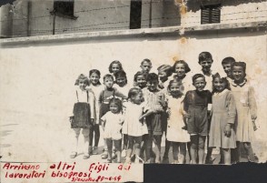 Foto di gruppo di bambini del comune di Fontanella.