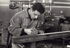 Benvenuto Arrigoni nell'officina della scuola apprendisti.