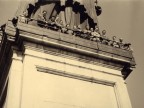 Visita tra colleghi alla statua di San Carlo Borromeo.