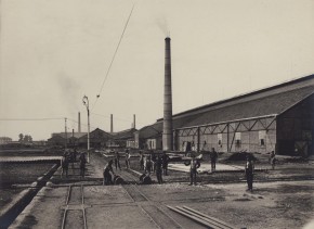 Manutenzione dei binari della linea ferroviaria aziendale.
