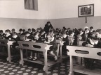 Classe della scuola elementare costruita dall'azienda.