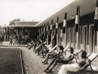 Solarium della piscina aziendale.