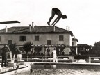 Tuffatore nella piscina aziendale.