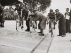 Gara ciclistica al velodromo aziendale.