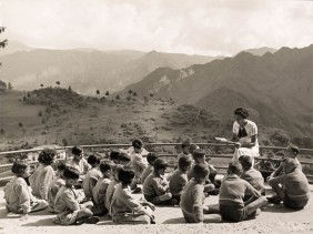 Momento di lettura alla colonia alpina Mario Garbagni.