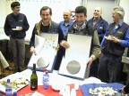 Festeggiamenti tra colleghi.