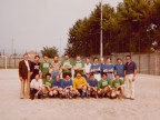Enrico Castelli con la squadra del reparto aggiustaggio al torneo di calcio aziendale. 