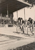 Prove su pista al velodromo aziendale.