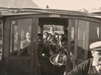 Ernesto Marelli in gita al lago con i colleghi della scuola tecnica aziendale.