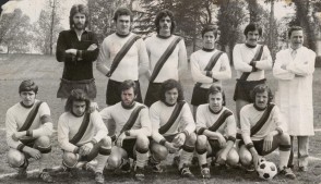 Alessandro Bruletti in campo al torneo di calcio aziendale.