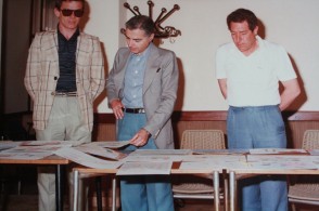 Franco Nappo al lavoro i colleghi.