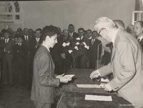 Giancarlo Bonetti giovanissimo premiato con una borsa di studio aziendale.