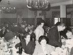 Aldo Marchesi durante un convivio all'albergo vacanze aziendale.