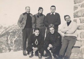 Luigi Fin con alcuni colleghi in montagna a Corno d'Aola.