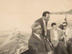 Giuseppe Merli in barca con i colleghi. 
