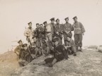 Carlo Rosti in una foto di gruppo dell'equipaggio del Regio Incrociatore Gorizia.