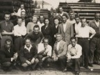 Giovanni Ratti con i colleghi al magazzino pali.