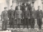 Foto di gruppo di Pietro Salvetti con i colleghi dinanzi alla chiesa di San Giuseppe.