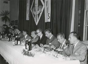 Giovanni Bonanni durante un convivio alla mensa aziendale.