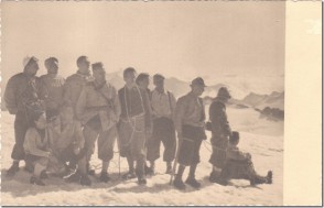 Achille Bernardi con alcuni colleghi della Dalmine in vetta all'Adamello. 1950