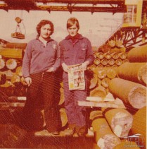 Piazzale del laminatoio. Piero Rebecchi con un collega.