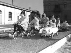 Bambini durante l'inaugurazione della pista. 1962