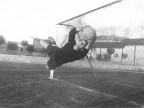 Calcio Piombino. Il portiere in azione. 1950