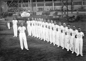 Squadra di ginnastica dopolavoro ILVA. Anni '30